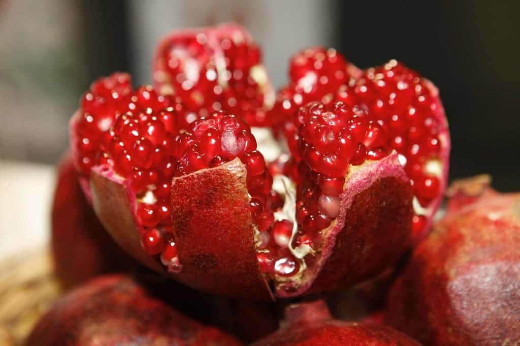 pomegranate-open-cores-fruit-fruit-logistica-65256-1